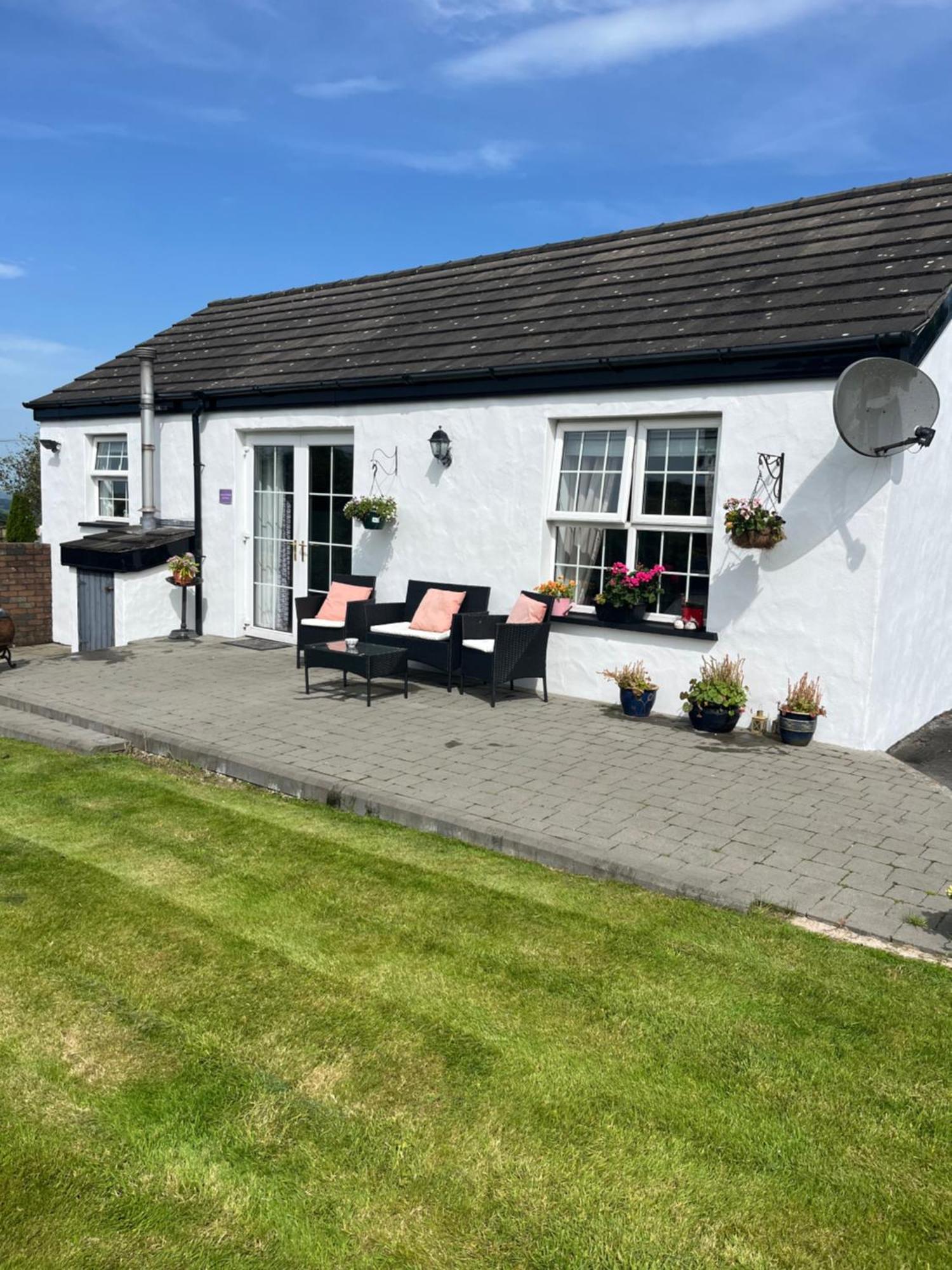 Villa Gateway To The Glens Ballymena Exterior foto