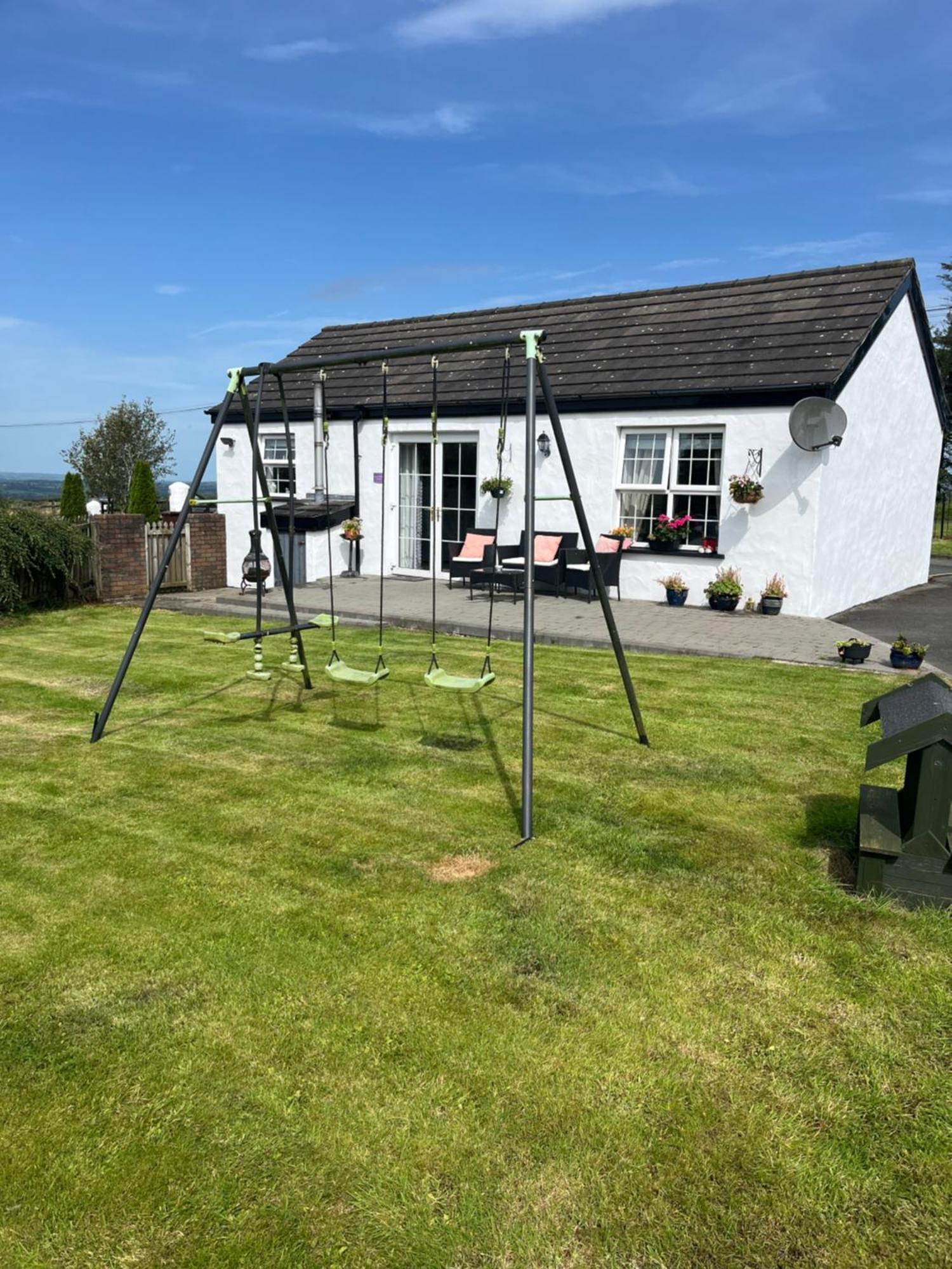 Villa Gateway To The Glens Ballymena Exterior foto